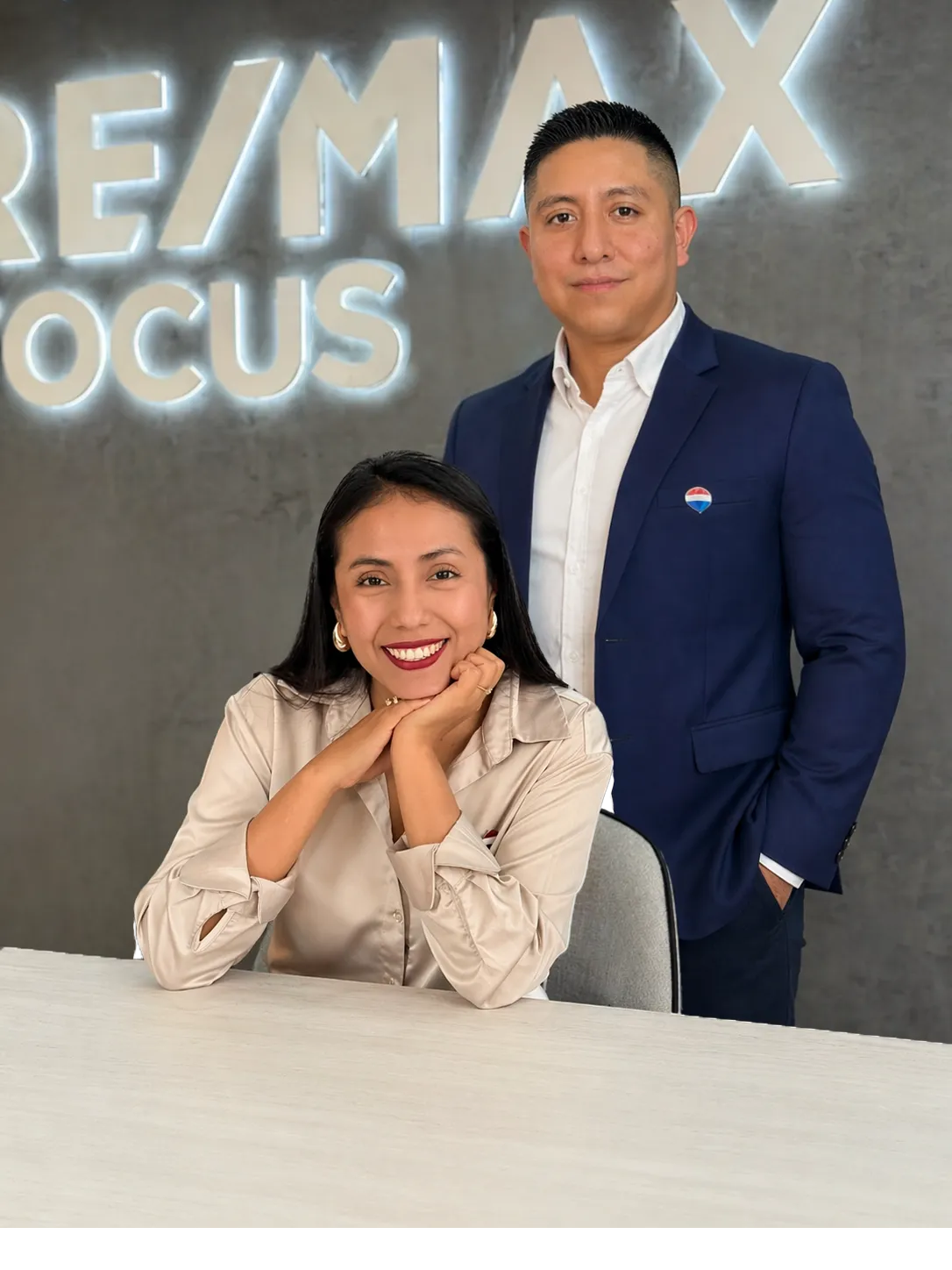 Jenifer Rodríguez y Robert Cotrina - Brókers REMAX Focus