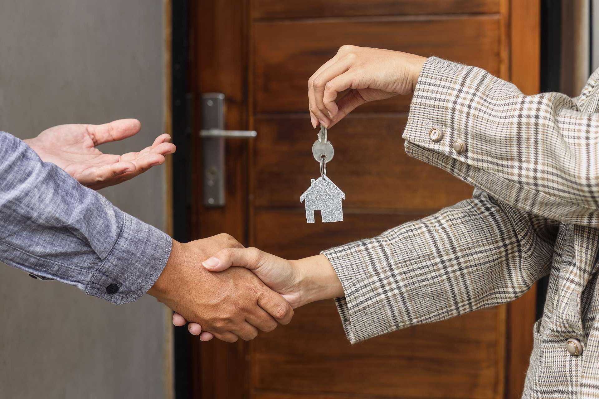¿Comprar o alquilar? Descubre cuál opción es la más indicada para ti